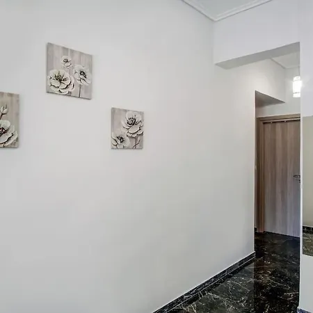 Apartment Newly Renovated 2-bedroom In !