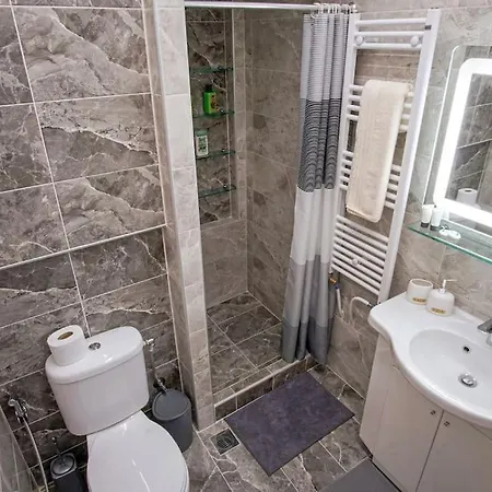Newly Renovated 2-bedroom In ! Athens